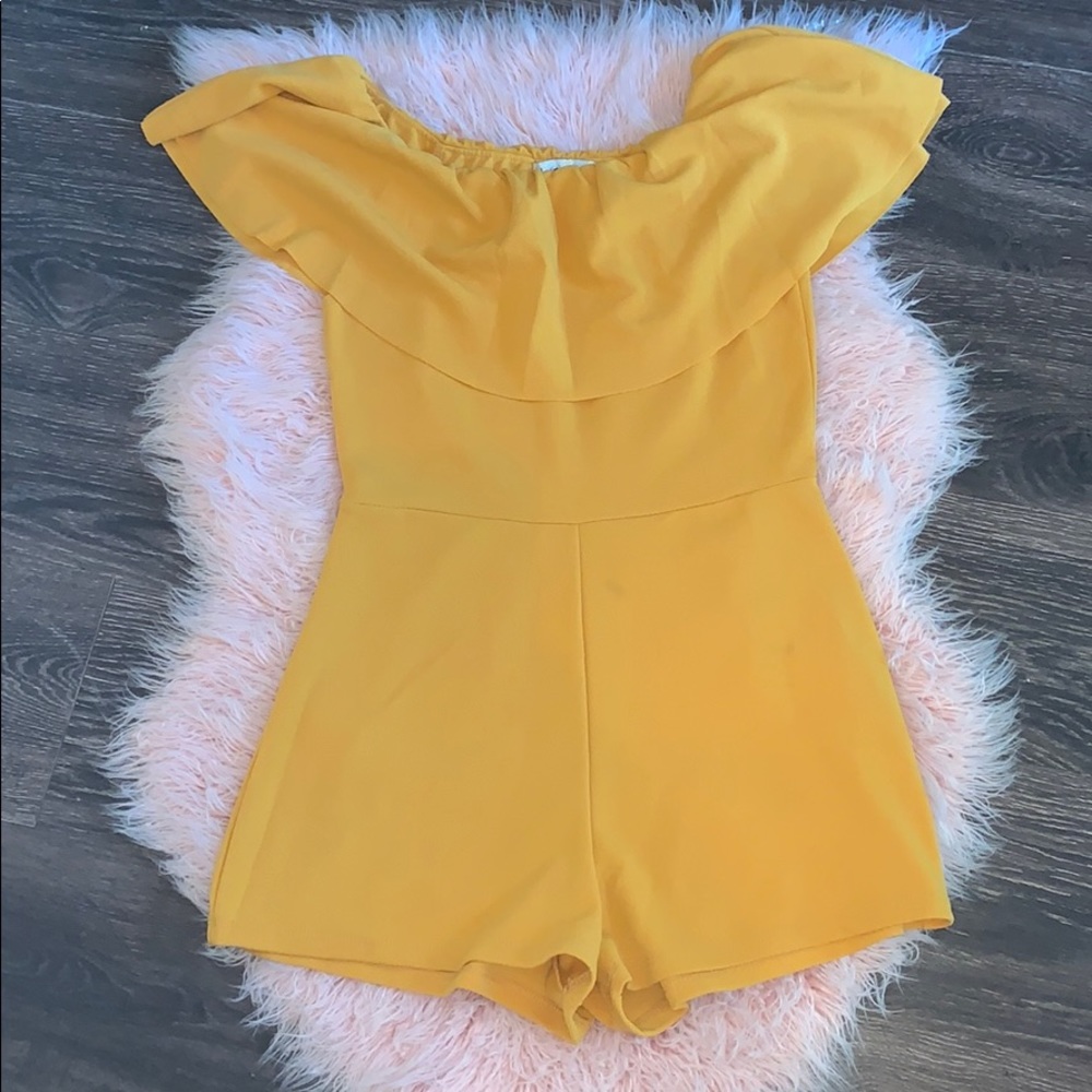 🎉HOST PICK🎉Gold shorts jumper